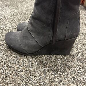 Toms Charcoal Suede Wedge Ankle Boots 8.5